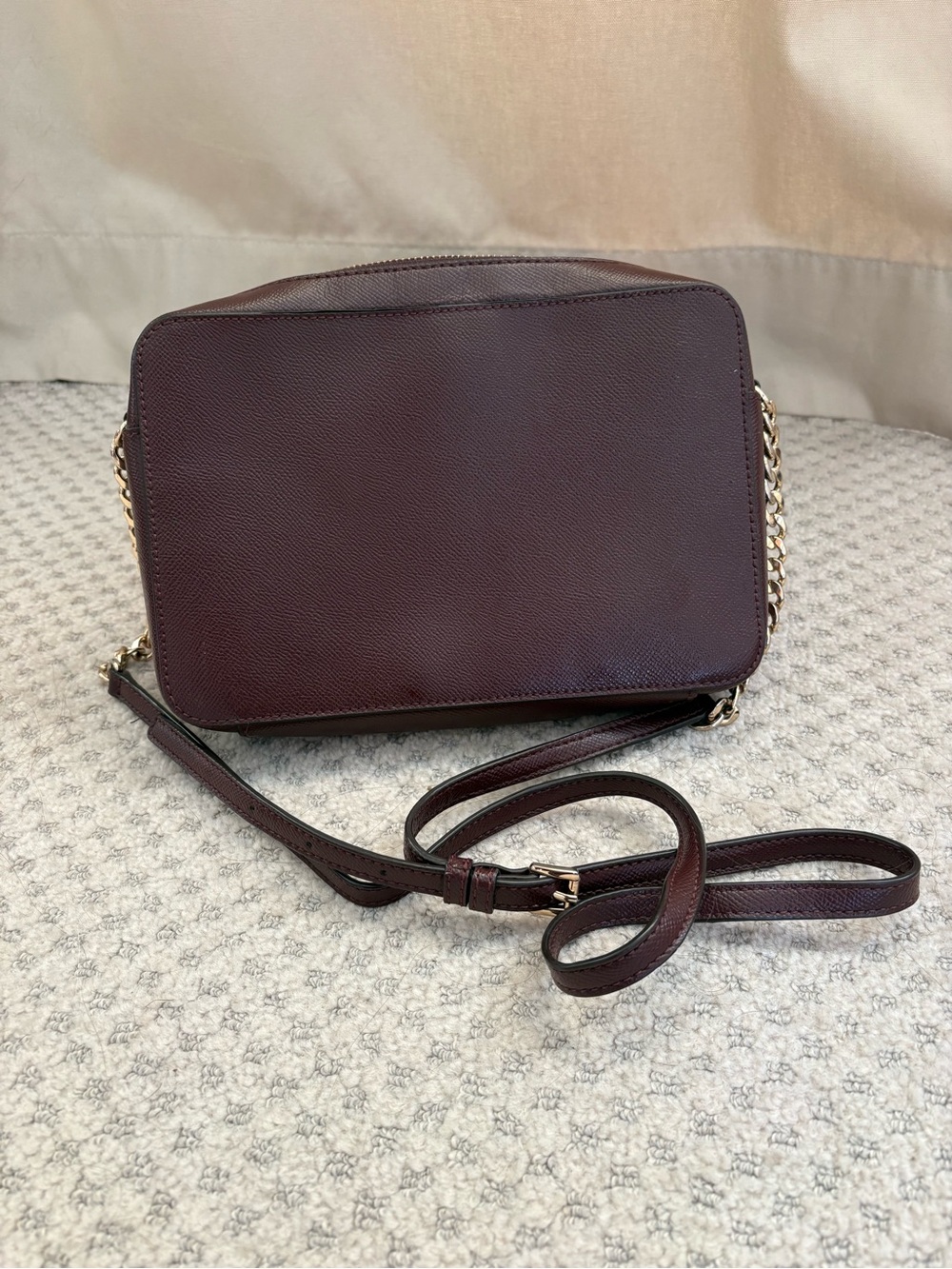 MICHAEL KORS Leather Crossbody with Gold Chain - Picture 6 of 7